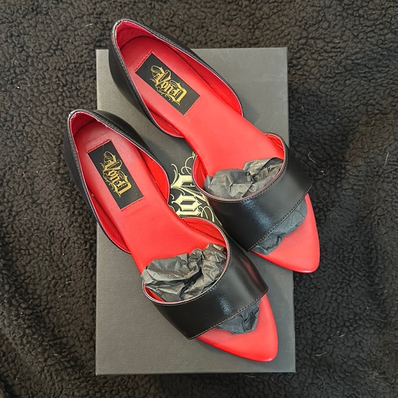 Kat Von D Shoes - VON D SHOES BLACK LIZZY FLAT SZ 8